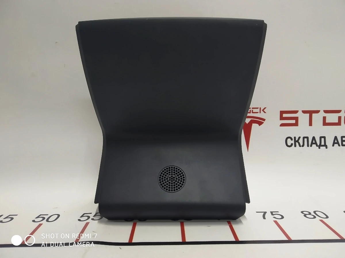 20 Пластик передній центральній консолі з вентилятором Tesla model S, model S REST, model X 1060876-00-A