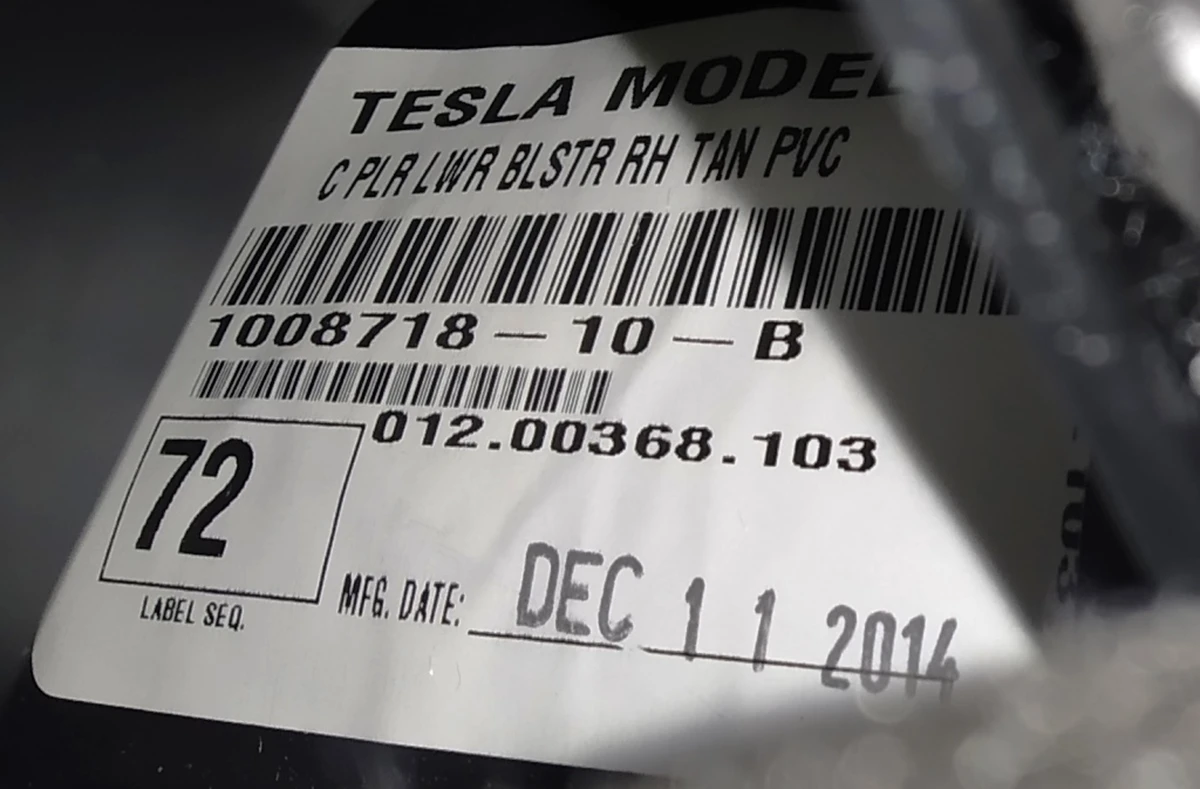 17 C-pillar trim lower right PVC TAN Tesla model S 1008334-10-H