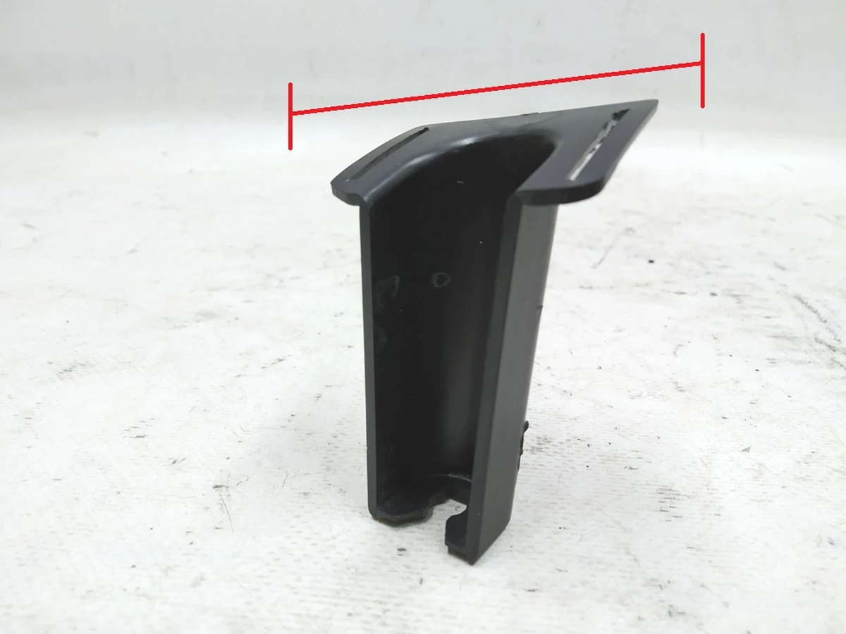 Кронштейн-кріплення облицювання салону правий Tesla model S 1008718-07-B