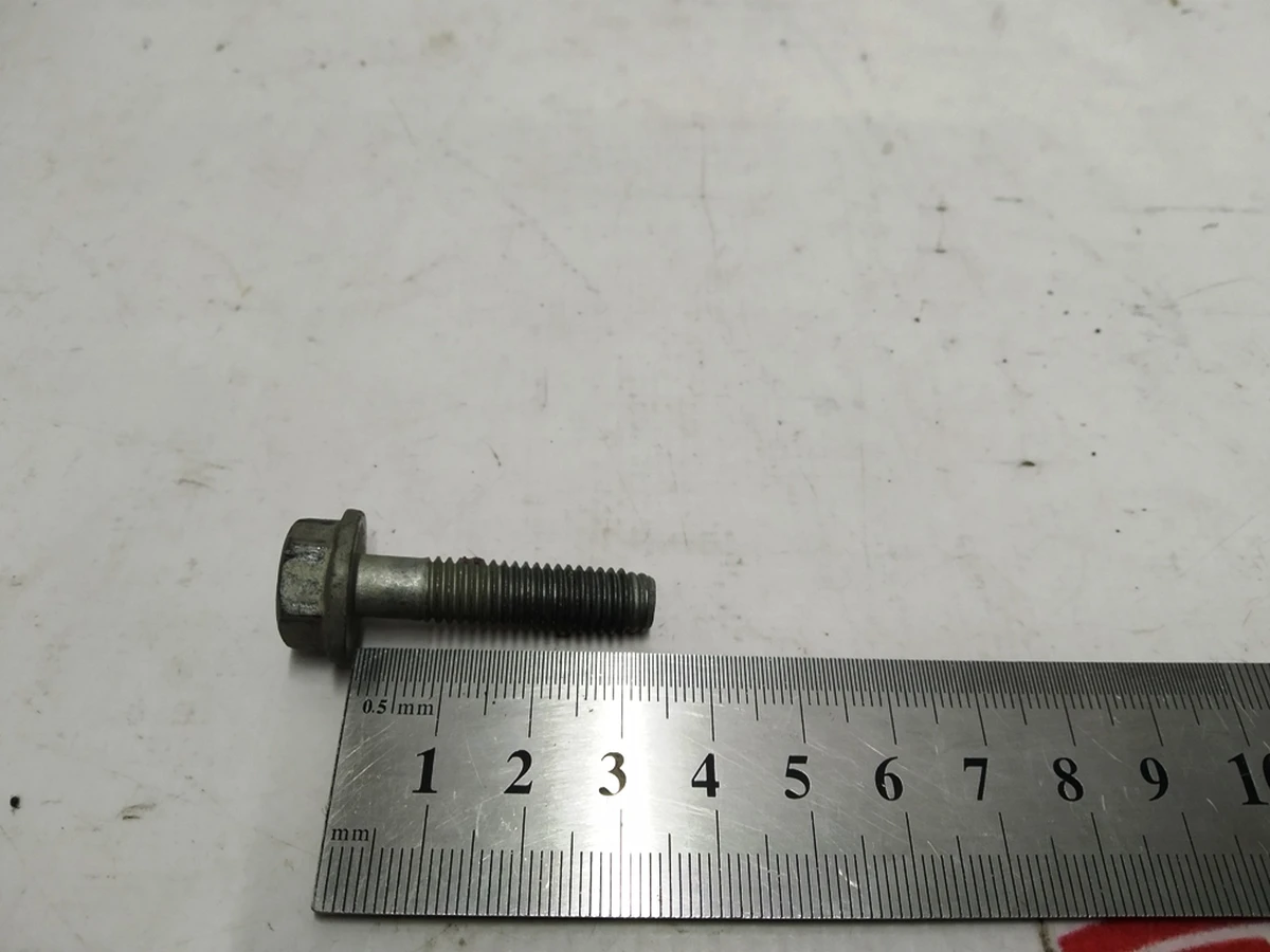 7 Болт HF M8x30 PC109 ADH MAT Tesla model S, model S REST,model X 1008722-00-A