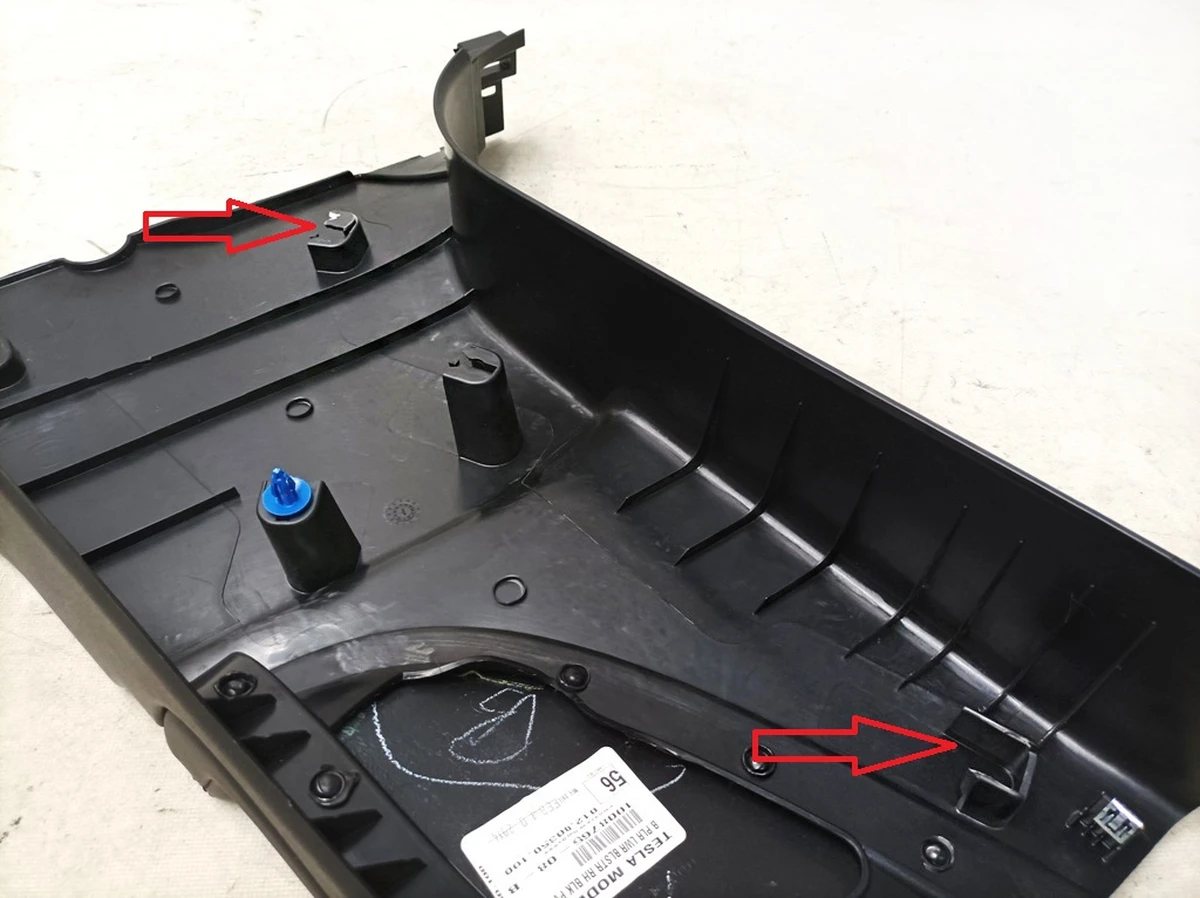 14 Облицювання стійки B нижня права PVC BLK з пошкодженням Tesla model S 1024686-08-C