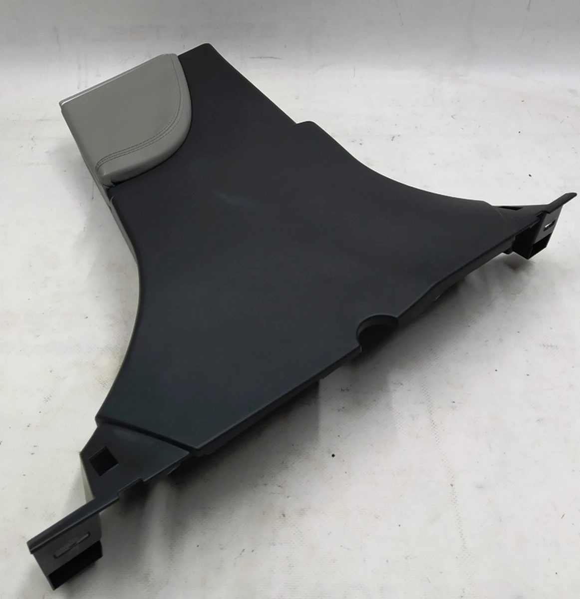 14 Облицовка стойки B нижняя правая LTHR GREY Tesla model S, model S REST 1024631-05-C