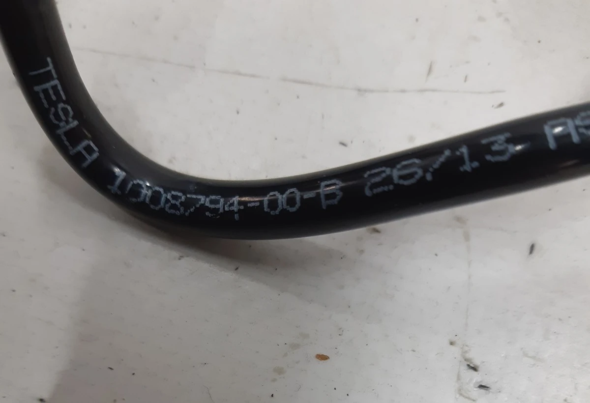 4 AIR SUSPENSION AIR LINE VALVE TO RESERVOIR Tesla model S 1007844-00-B