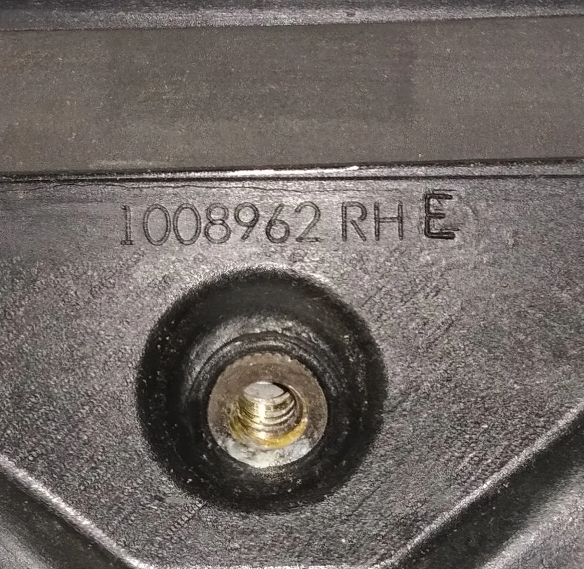 1 Корпус механізму ручки зовнішньої передньої правої GEN 1 Tesla model S 1135725-S0-A