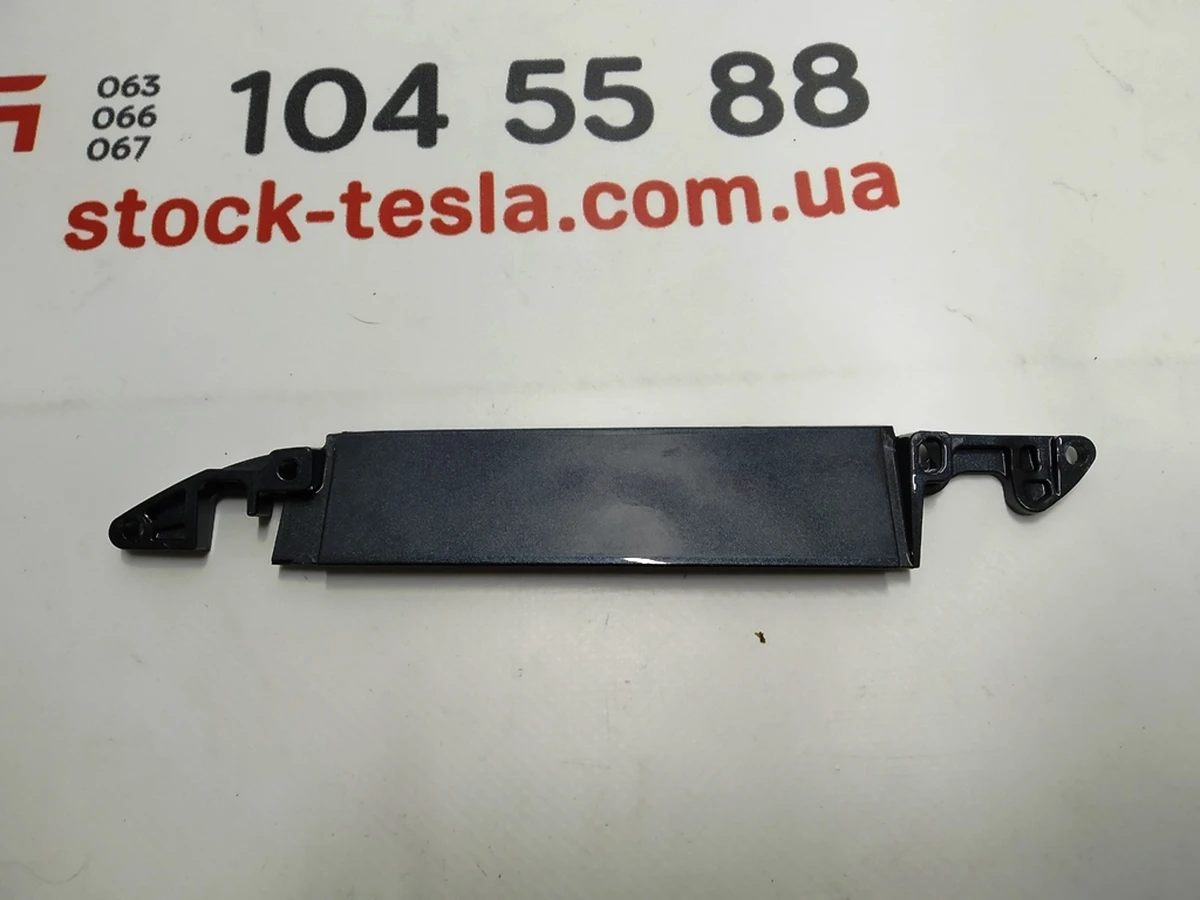 11 Пластина наружной ручки двери передней/задней левая PMNG Tesla model S, model S REST 1008982-00-D