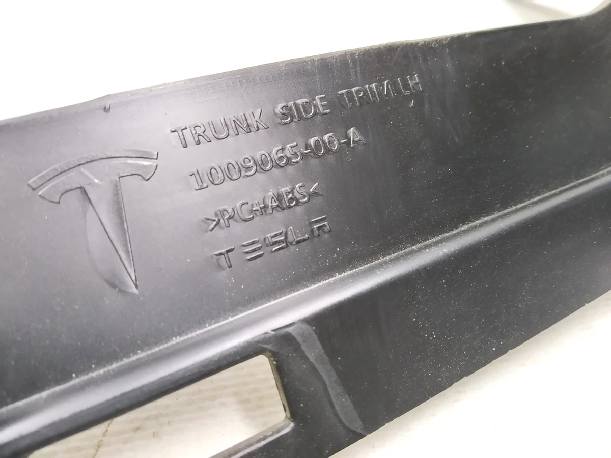 6 Накладка багажного отвору внутрішня ліва Tesla model S, model S REST 1010830-00-B