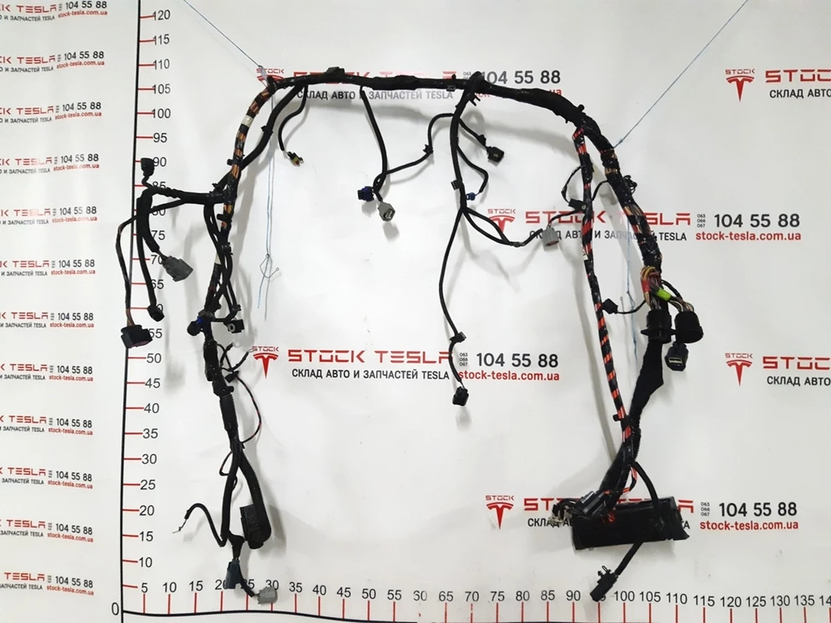 2 Electrical wiring front left engine compartment Tesla model S 1009096-00-G