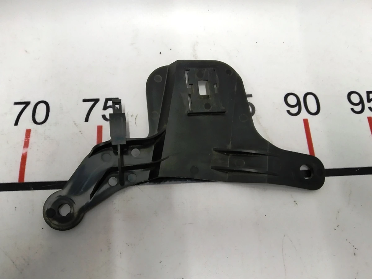 2 Кронштейн кріплення електропроводки передньої лівої підкапотної 1009096-04-H Tesla model S 1009096-04-Z