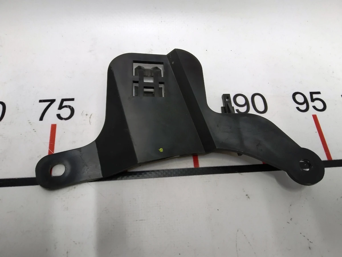 2 Кронштейн кріплення електропроводки передньої лівої підкапотної 1009096-04-H Tesla model S 1009096-04-Z