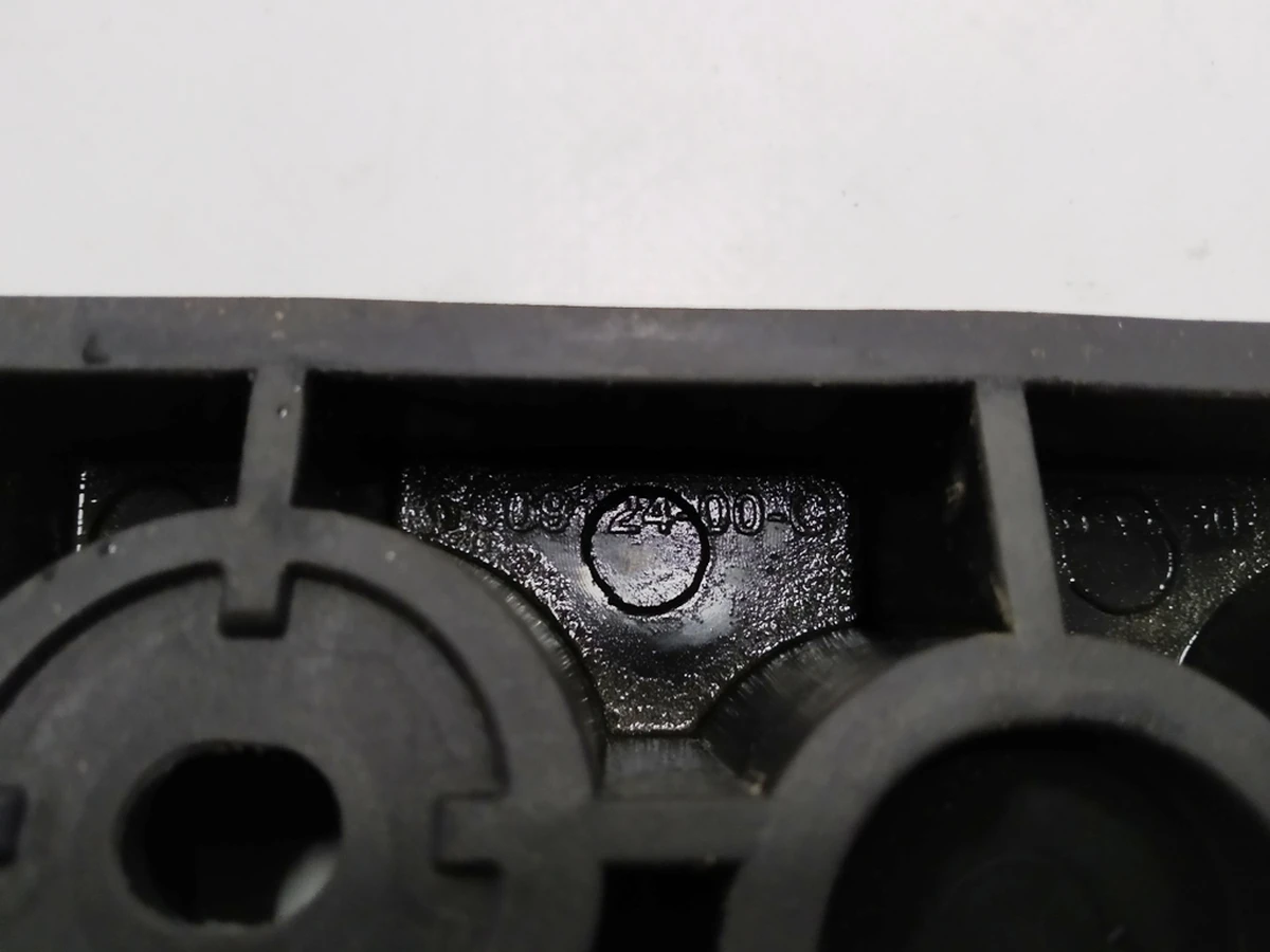 10 Пятка кузовная под домкрат Tesla model S, model S REST 1009124-00-C