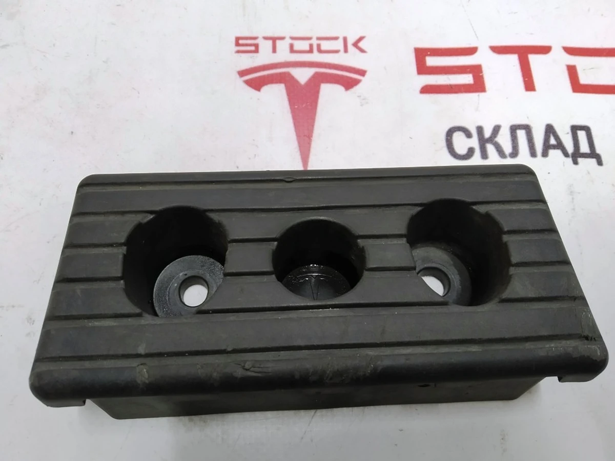 10 Пятка кузовная под домкрат Tesla model S, model S REST 1009124-00-C