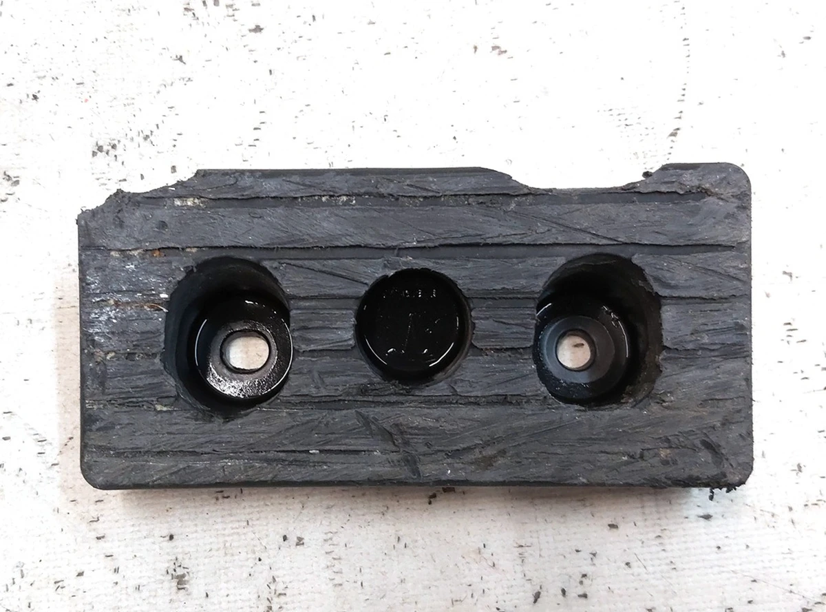 10 Пятка кузовная под домкрат с повреждением Tesla model S, model S REST 1009124-00-C