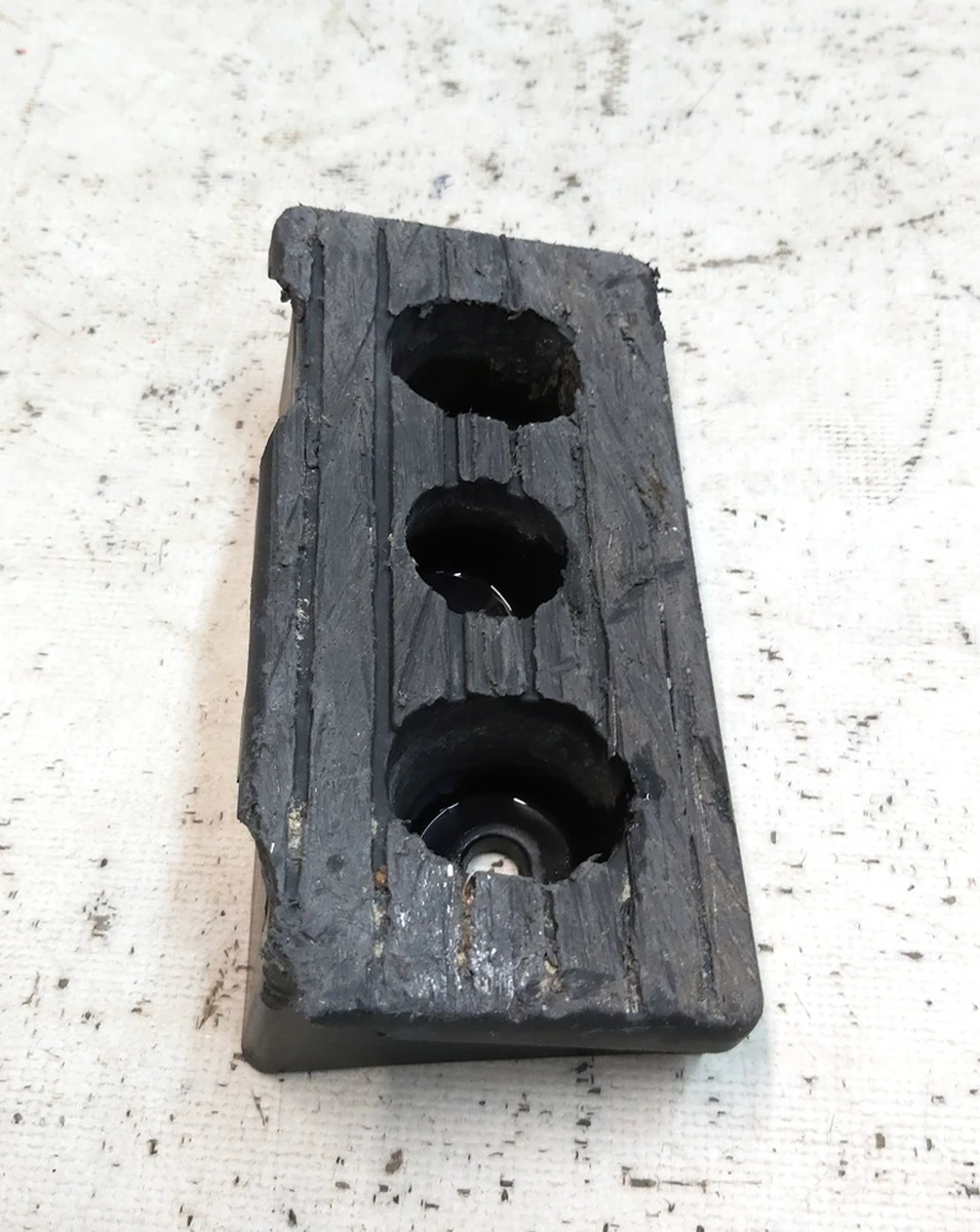 10 Пятка кузовная под домкрат с повреждением Tesla model S, model S REST 1009124-00-C