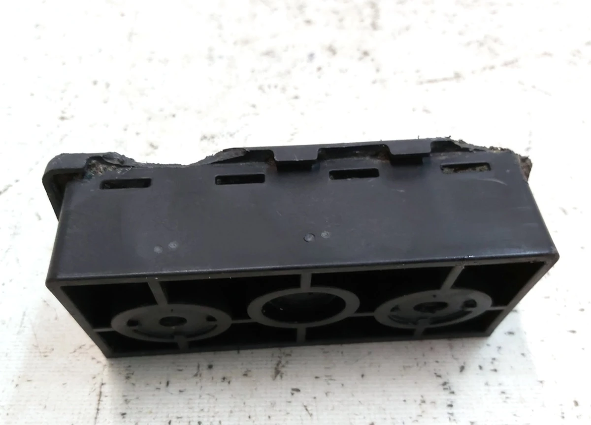 10 Пятка кузовная под домкрат с повреждением Tesla model S, model S REST 1009124-00-C