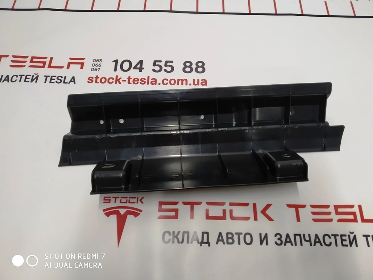 7 Кронштейн задний правый для ковровой дорожки RWD Tesla model S, model S REST 1009174-00-E