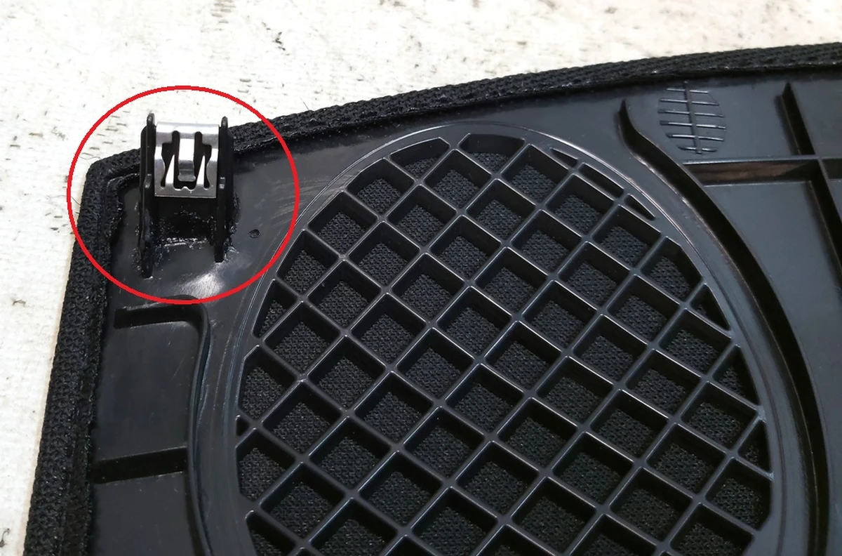 10 Накладка для динамиков крышки багажника в сборе Tesla Model S, Model S REST 1009233-00-H