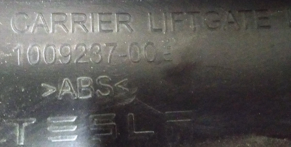 1 Карта кришки багажника з пошкодженням Tesla model S, model S REST 1009231-S0-A