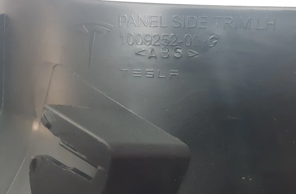 12 Assembly, liftgate panel, side trim, LH Tesla Model S, Model S REST 1009234-00-I