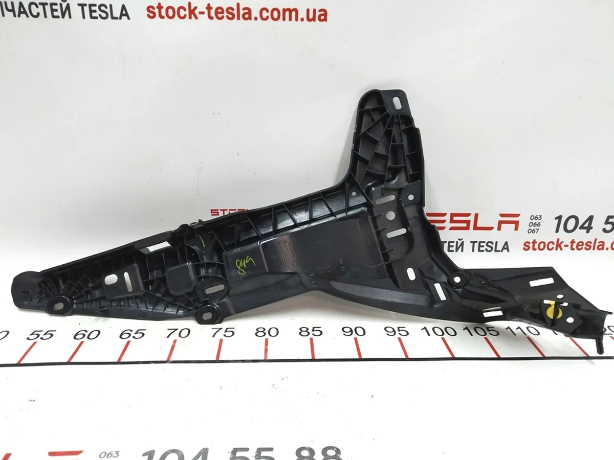 9 BRKT, C-PILLAR, LH Tesla model S, model S REST 1009272-00-F