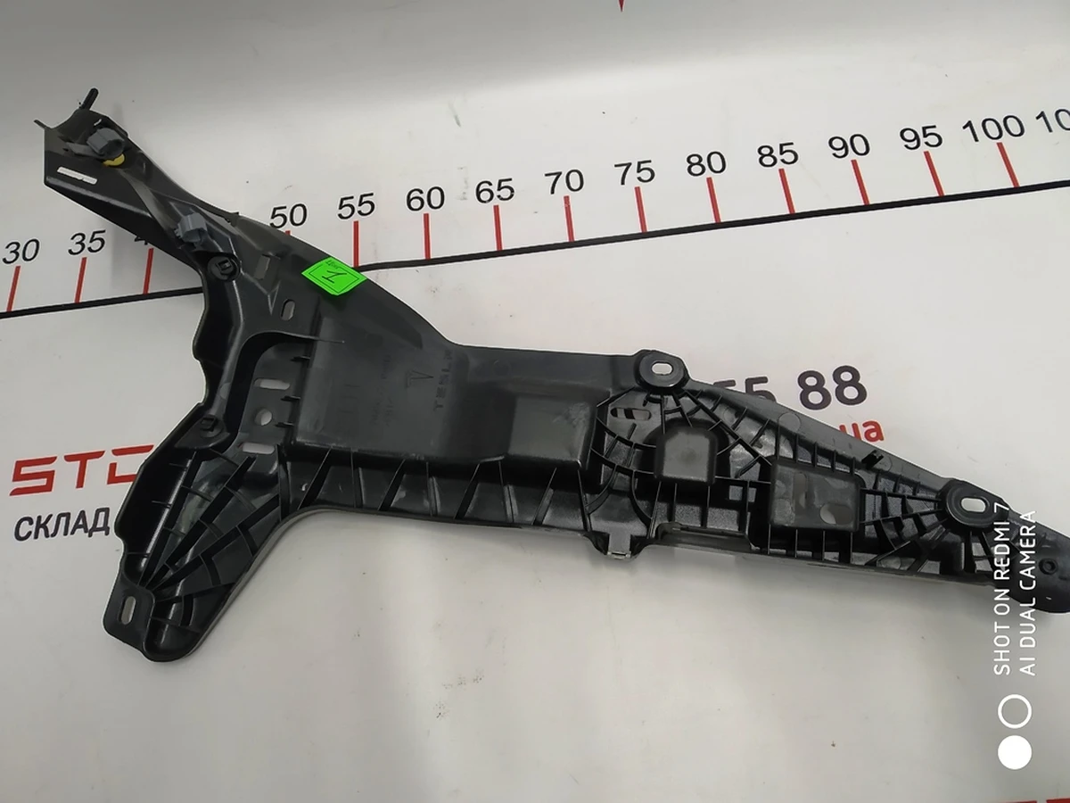 9 Bracket inner left pillar C Tesla model S, model S REST 1009272-00-F