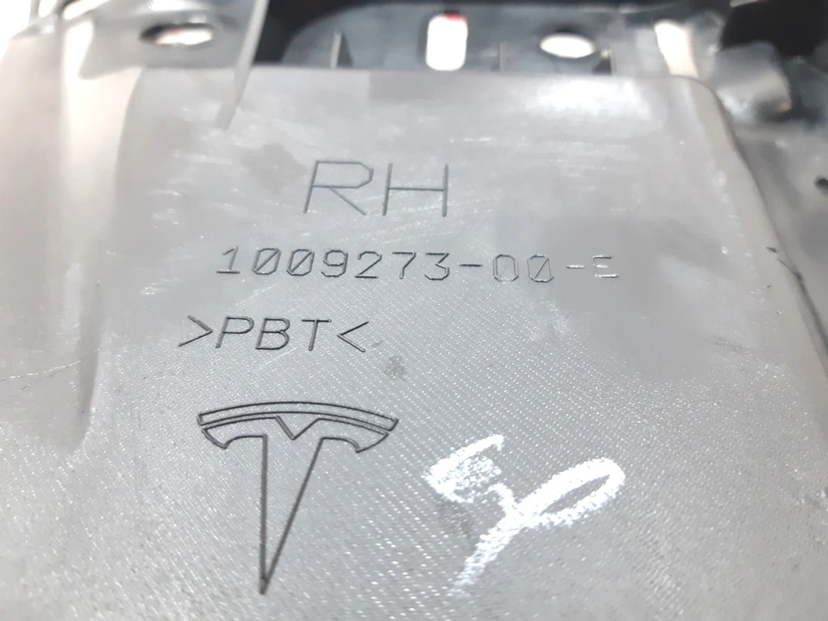 10 Bracket inner right pillar C Tesla model S, model S REST 1009273-00-F