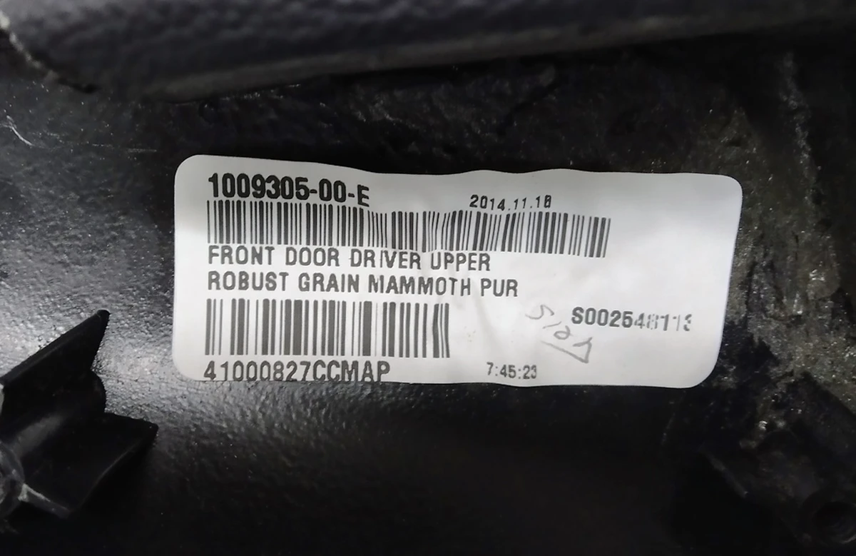 33 Накладка внут. верх. карти дверей передньої лівої (GRAIN MAMMOTH PUR, структур. Шкіра) Tesla model S, model S REST 1009305-01-E