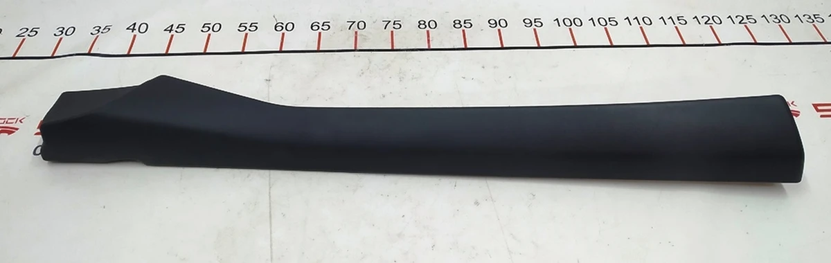 33 Накладка внут. верх. карты двери передней левой (PUR 12A BLACK, гладкая кожа) Tesla model S, model S REST 1009305-02-E