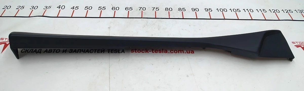 33 Накладка внут. верх. карты двери передней левой (PUR 12A BLACK, гладкая кожа) Tesla model S, model S REST 1009305-02-E