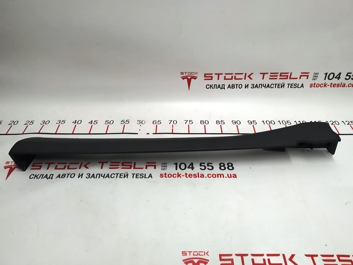 34 lining inside top. front right door cards (GRAIN MAMMOTH PUR, structured leather) Tesla model S, model S REST 1009307-01-E