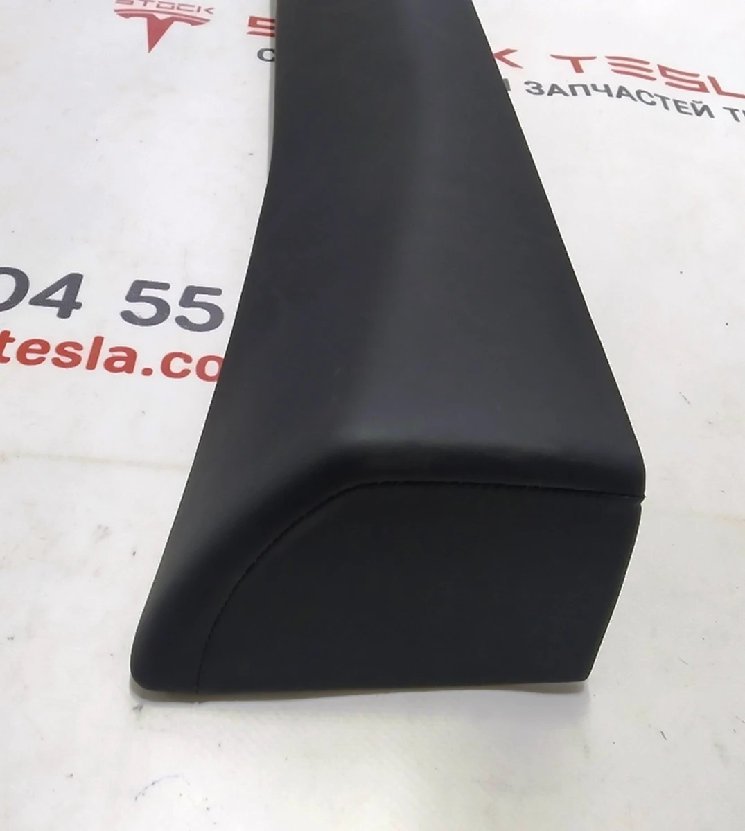 30 Накладка внут. верх. карти дверей задньої лівої (PUR 12A BLACK, гладка шкіра) Tesla model S, model S REST 1009434-02-E