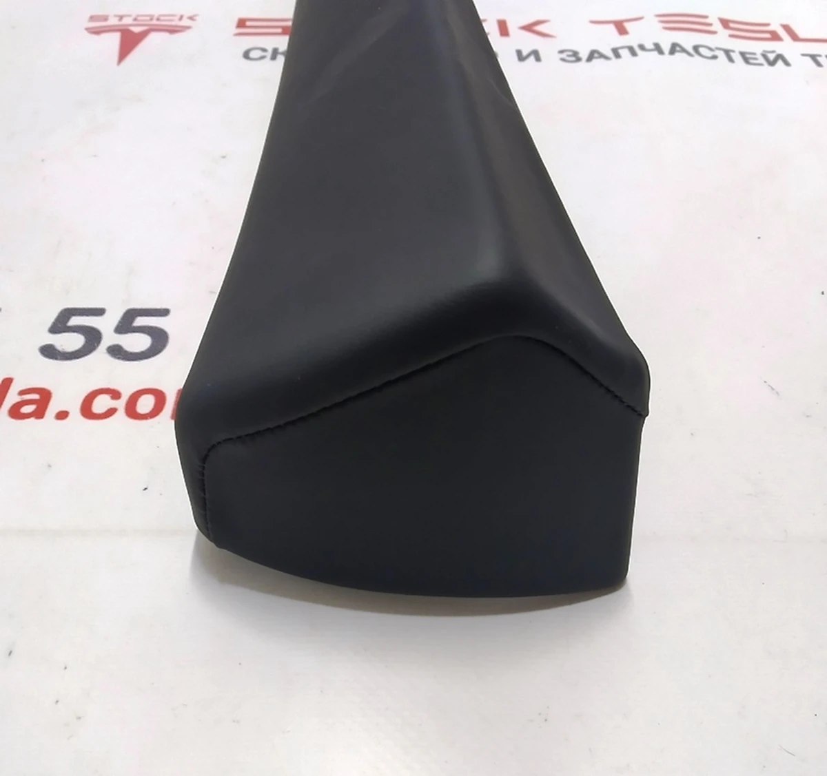 30 Накладка внут. верх. карти дверей задньої лівої (PUR 12A BLACK, гладка шкіра) Tesla model S, model S REST 1009434-02-E