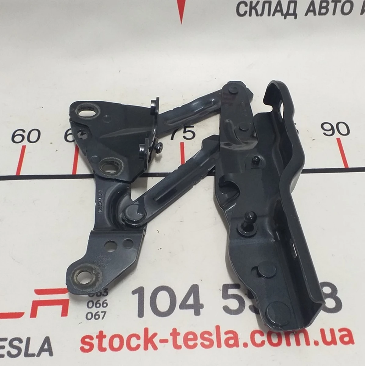 1 HOOD HINGE EU LEFT HAND PMNG Tesla model X, model X Mar 2021 1009620-00-L