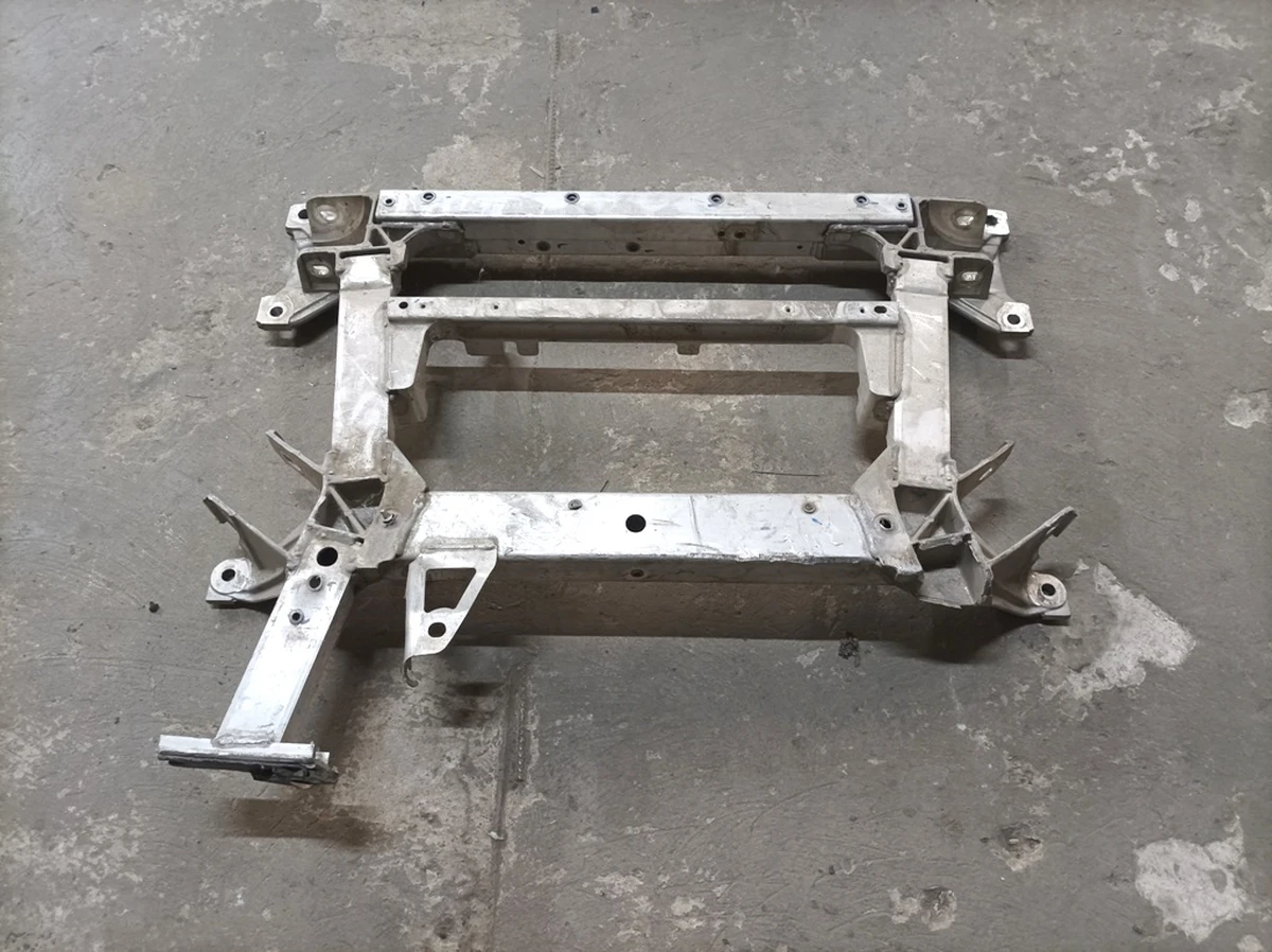 1 Підрамник передній AWD з пошкодженням Tesla model S REST 1056277-00-K