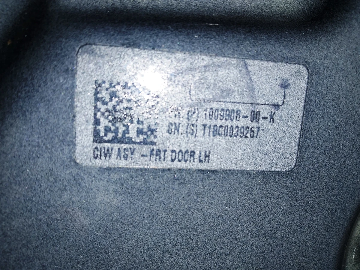 4 Двері передні ліві (метал) Tesla model X 1069535-E0-C