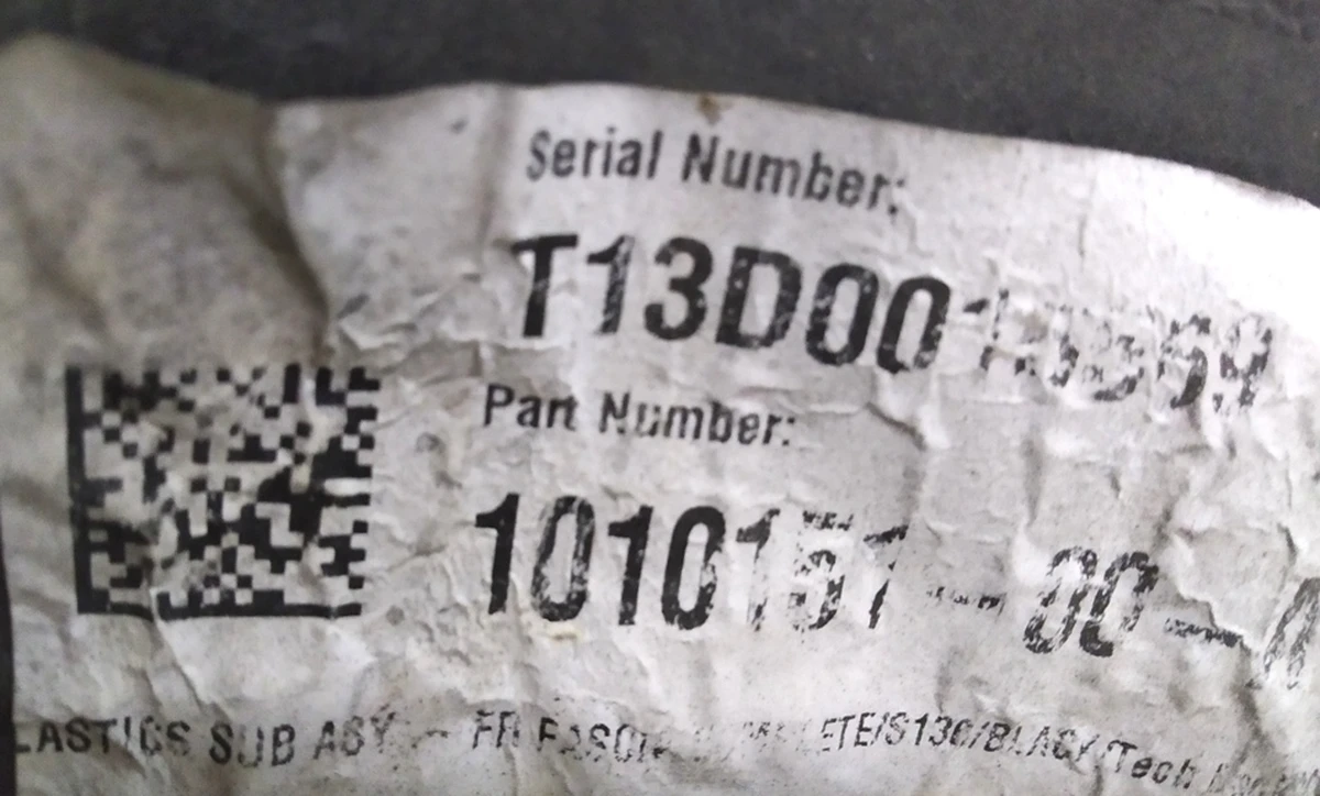 1 Бампер передній без парктроників PBSB (з пошкодженням) Tesla model S 1068758-00-A