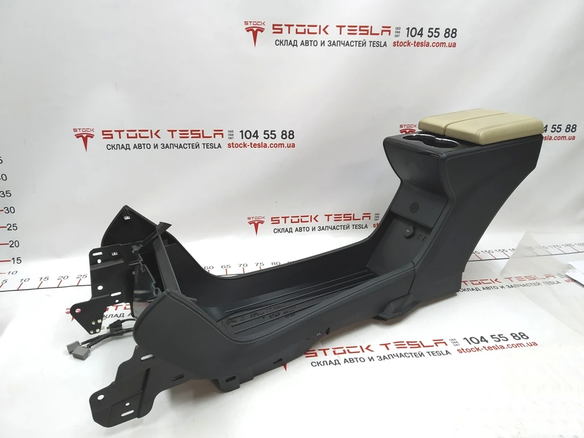 1 Центральна консоль у зборі підлокітник TAN BASE підстаканик PIANO BLK CHROME Tesla Model S 1010249-00-A