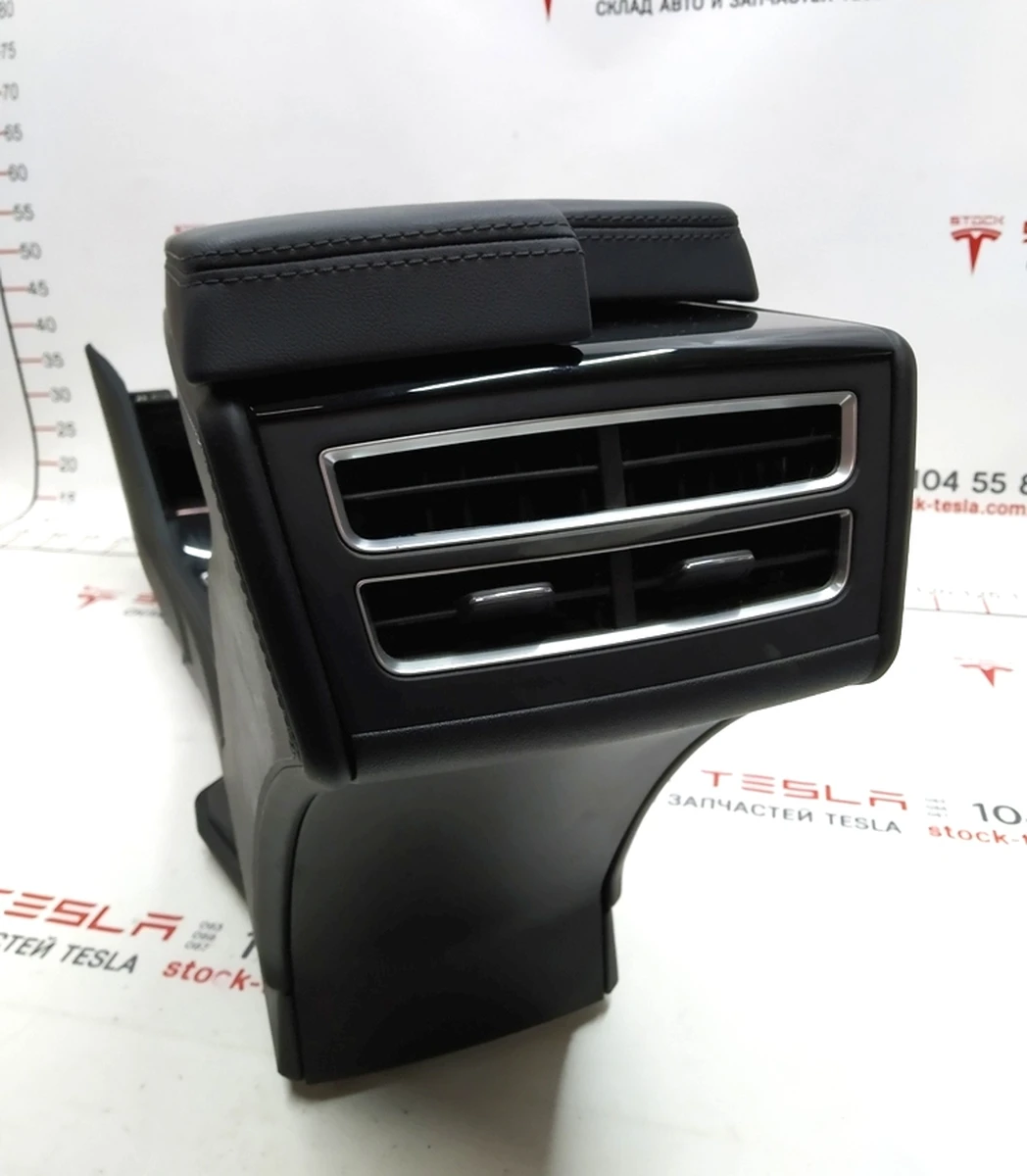1 Центральна консоль у зборі (підлокітник BLK BASE підстаканик PIANO BLK) Tesla model S 1010249-00-A
