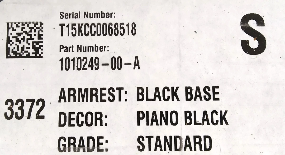 1 Центральна консоль у зборі (підлокітник BLK BASE підстаканик PIANO BLK) Tesla model S 1010249-00-A