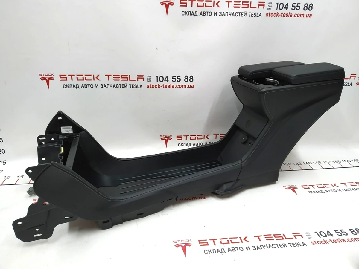 1 Центральна консоль у зборі (підлокітник BLK BASE підстаканик PIANO BLK) Tesla model S 1010249-00-A