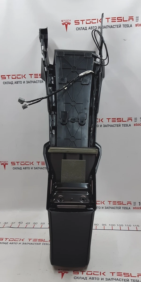 1 Центральная консоль в сборе (подлокотник BLK BASE подстаканик OOPV) PREMIUM Tesla model S 1010249-00-A