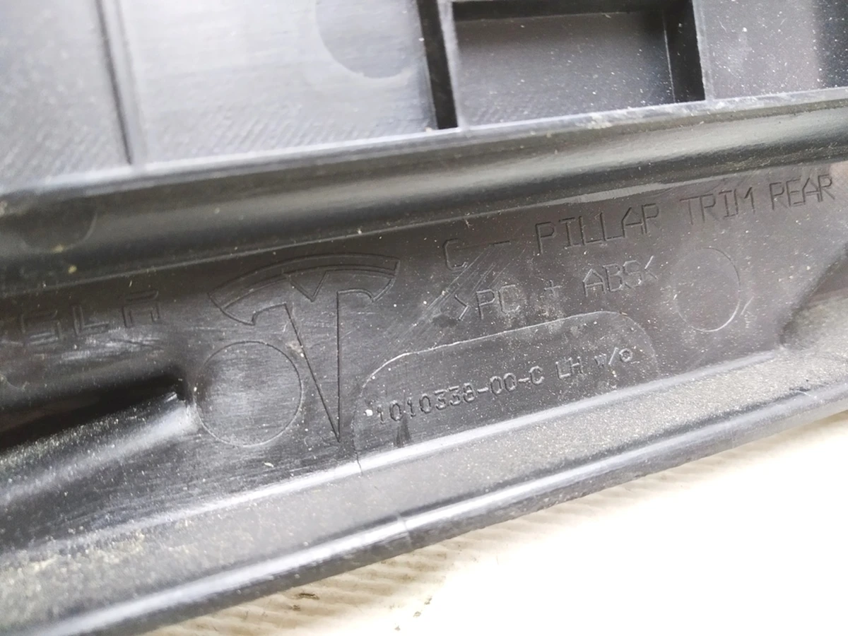 11 Облицювання багажника ліва (під полицю) Tesla model S, model S REST