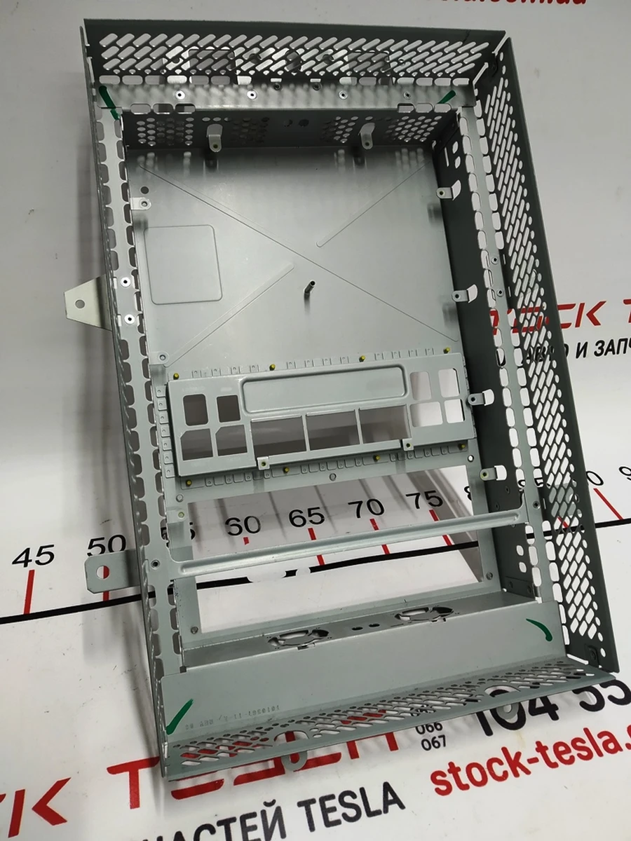 Корпус металевий MCU (основного монітора) Tesla model S 1010367-11-A