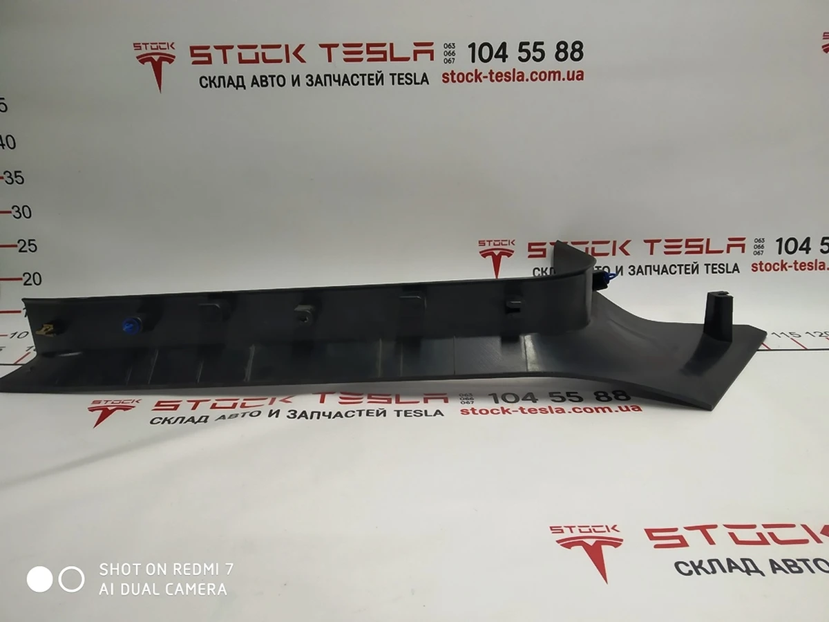 Облицювання порогу стійки А нижня права Tesla model S 1010669-00-F