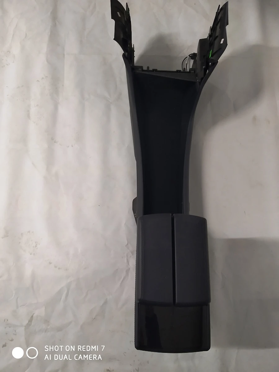 1 Центральна консоль у зборі підлокітник чорна шкіра підстаканик чорний лак Tesla model S 1010759-00-B