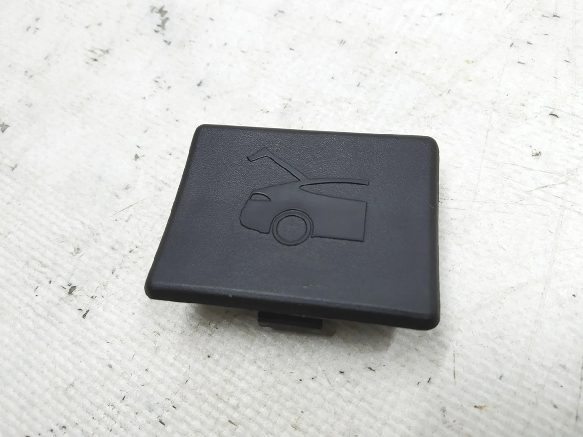 15 Заглушка облицювання кришки багажника Tesla S, model S REST 1011955-00-D