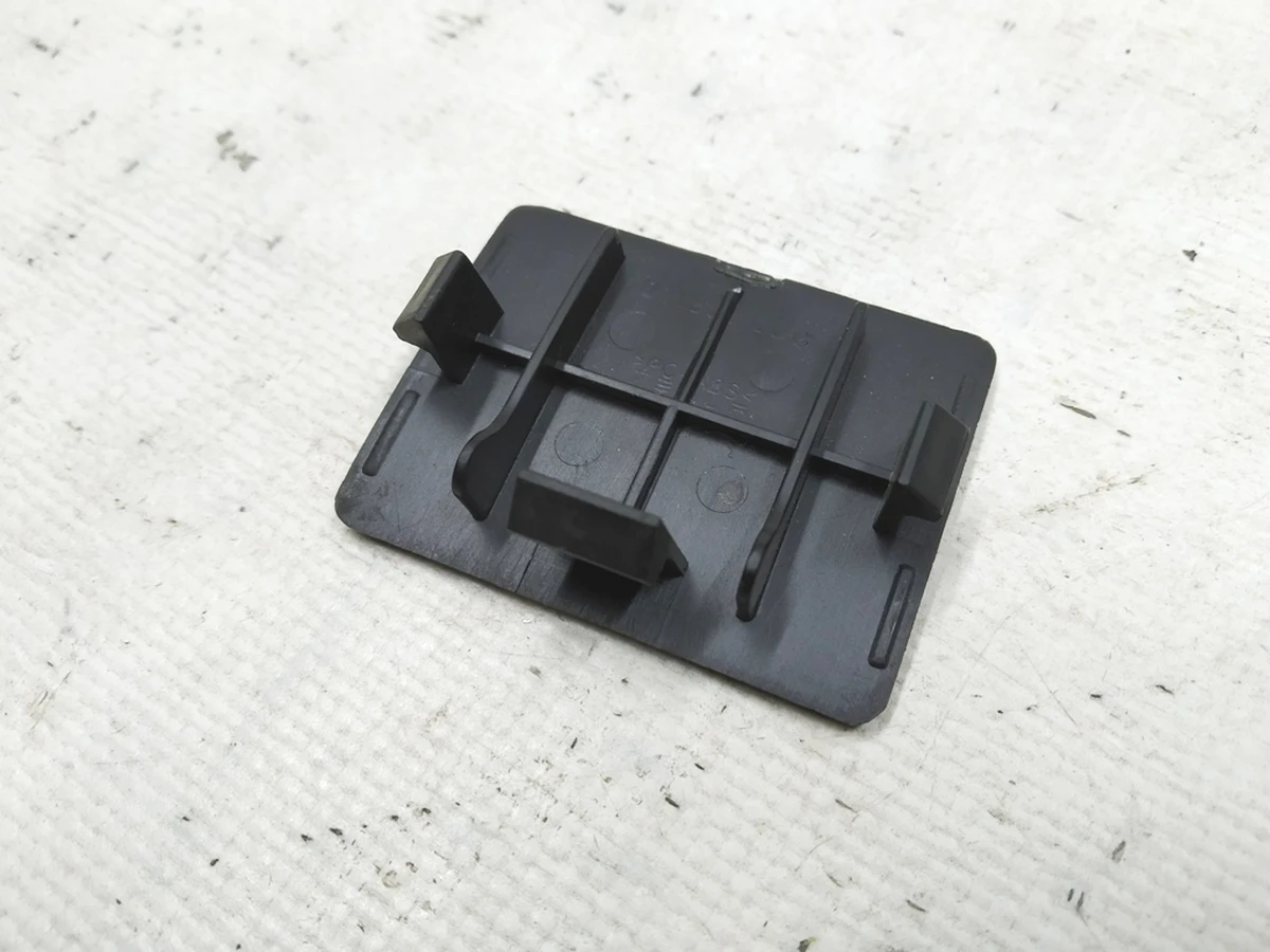 15 Заглушка облицювання кришки багажника Tesla S, model S REST 1011955-00-D