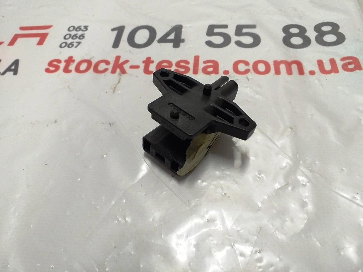 10 Driver's Seat Lower Position Sensor Tesla model S, model S REST 1012072-00-A