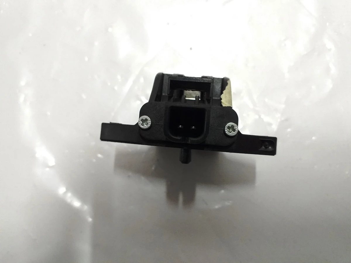 10 Driver's Seat Lower Position Sensor Tesla model S, model S REST 1012072-00-A