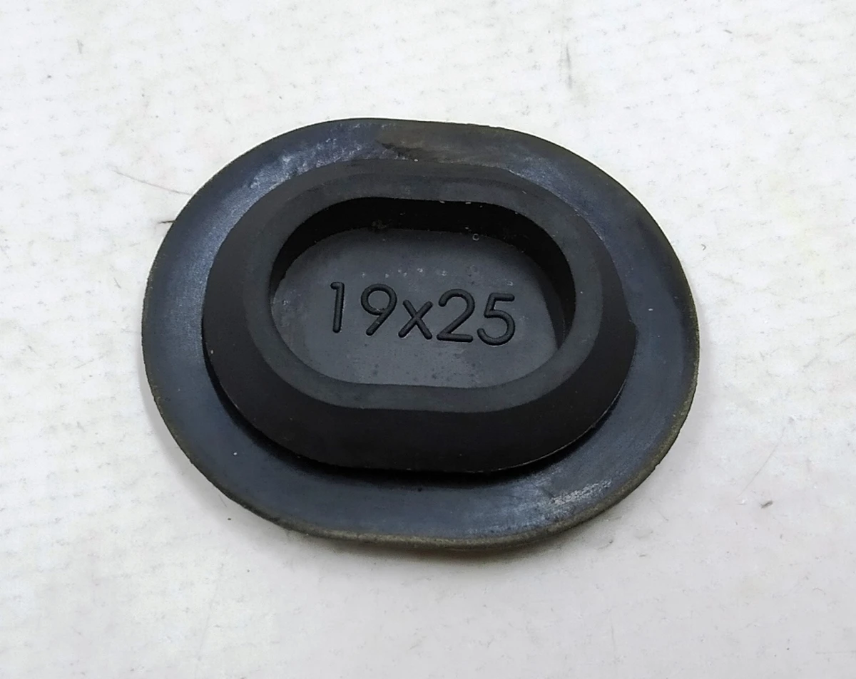 Заглушка гумова (19мм x 25мм) Tesla model X 1012193-00-A
