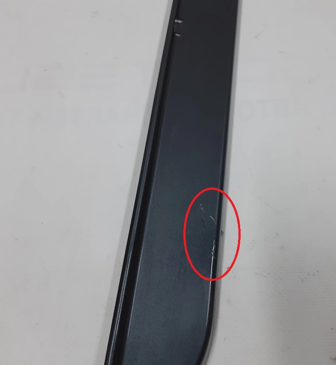 6 Молдинг накладки порога левый декоративный (пластик) с повреждением PMNG Tesla model S, model S REST 1012215-00-G